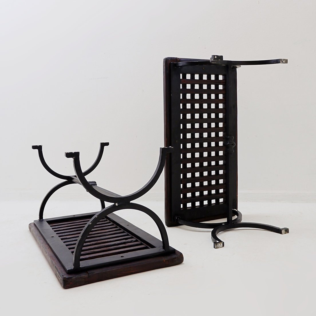 Set Of 2 Solid Wood Benches With An Openwork Design And Wrought Iron Legs-photo-3