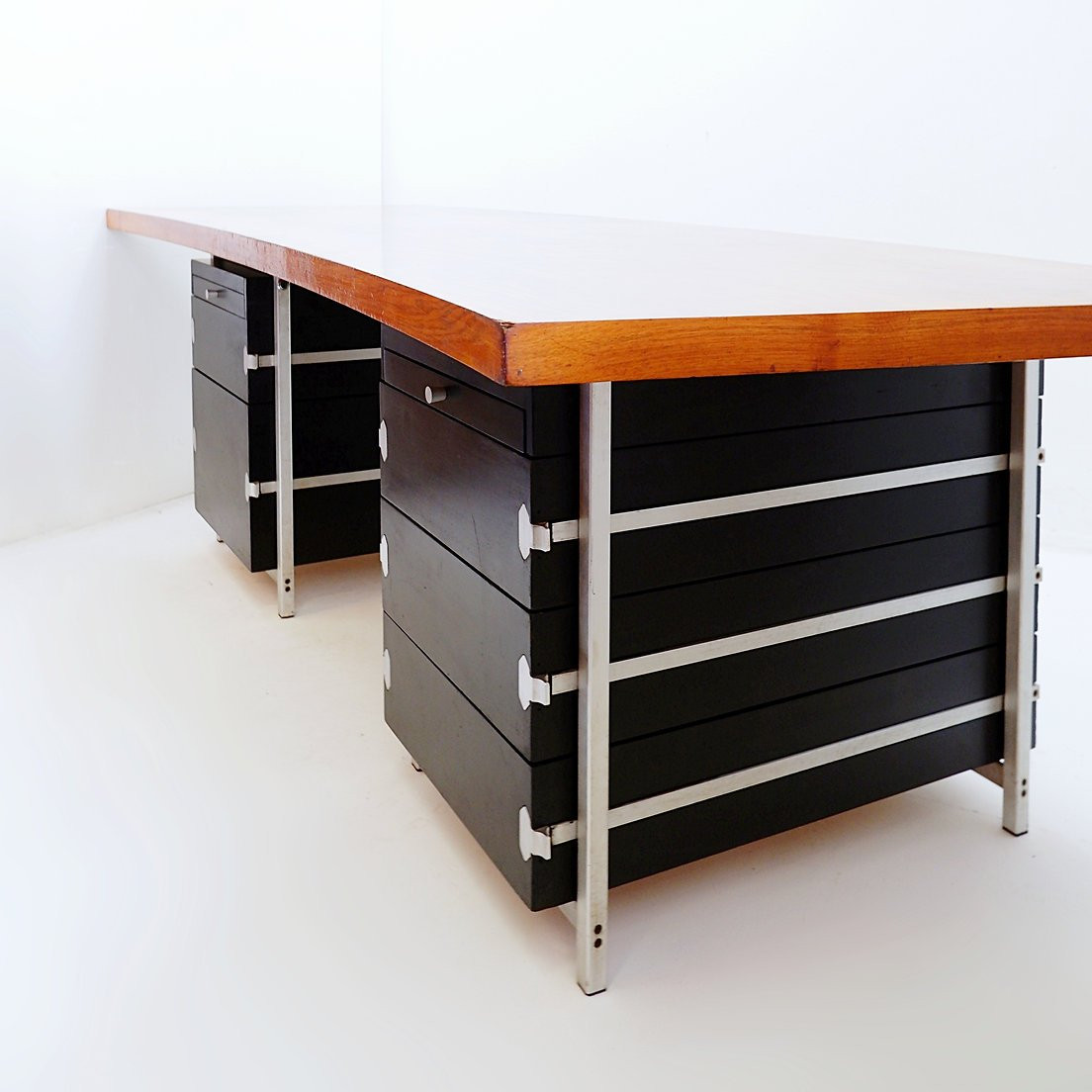 Bureau composé de 2 caissons Bergwood et d'un plateau Boomerang en placage bois - Années 1970-photo-3