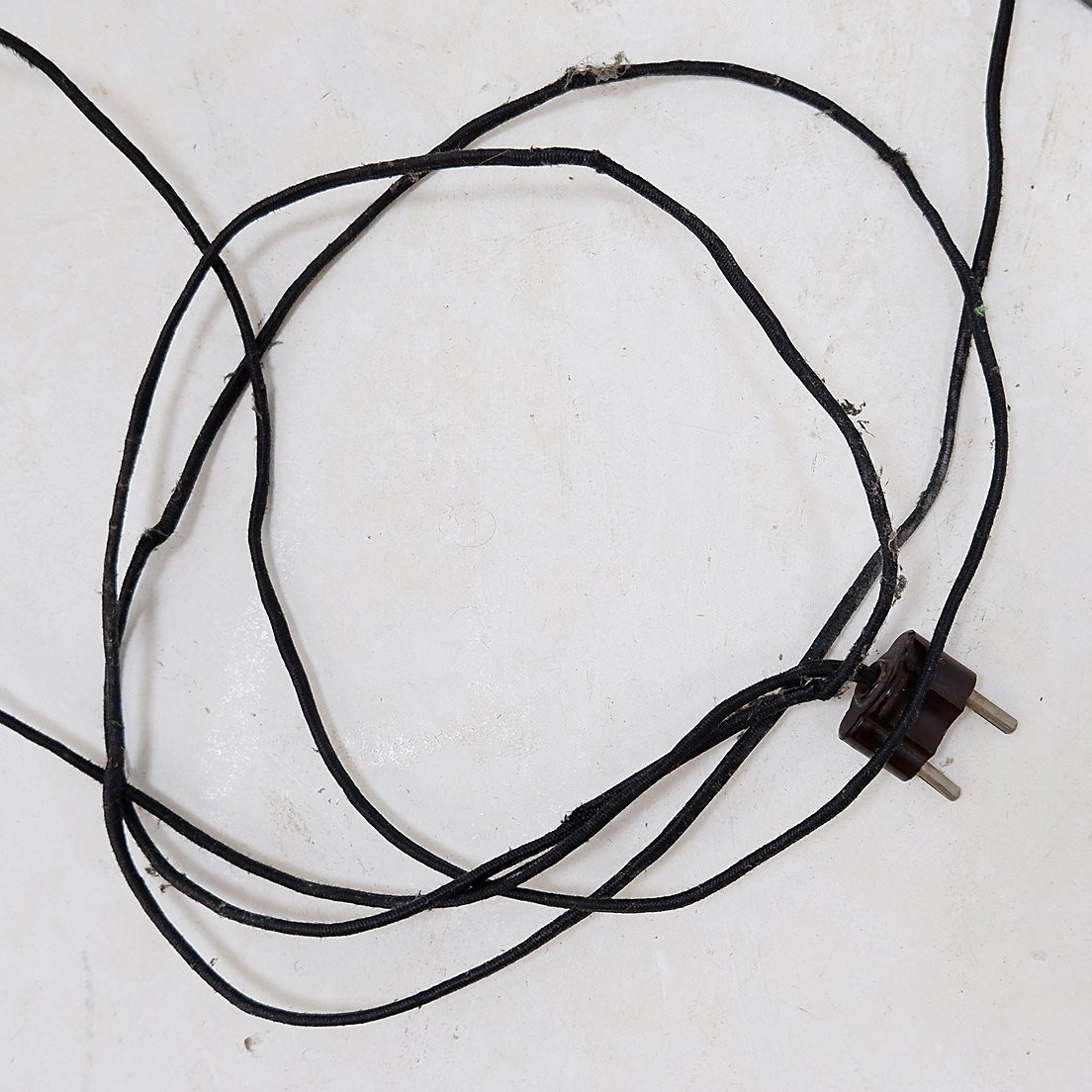 Lampadaire trépied en fer forgé et laiton, pied imitation bambou-photo-1