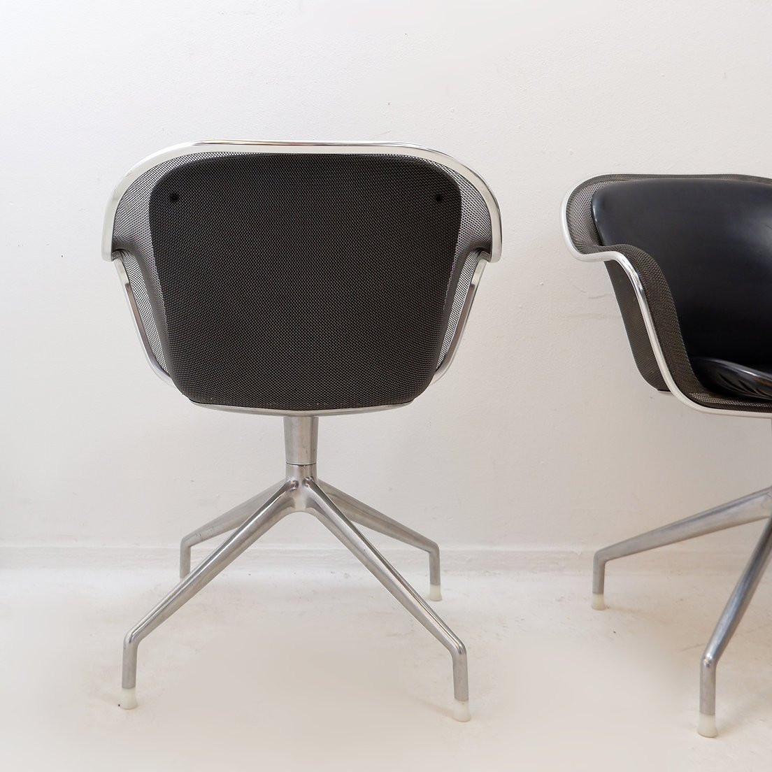 Ensemble de 4 fauteuils pivotants « Iuta » par Antonio Citterio pour B&B Italia-photo-2