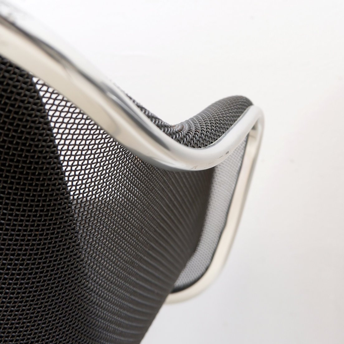 Ensemble de 4 fauteuils pivotants « Iuta » par Antonio Citterio pour B&B Italia-photo-4