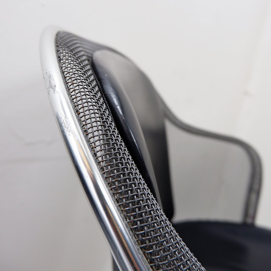 Ensemble de 4 fauteuils pivotants « Iuta » par Antonio Citterio pour B&B Italia-photo-4