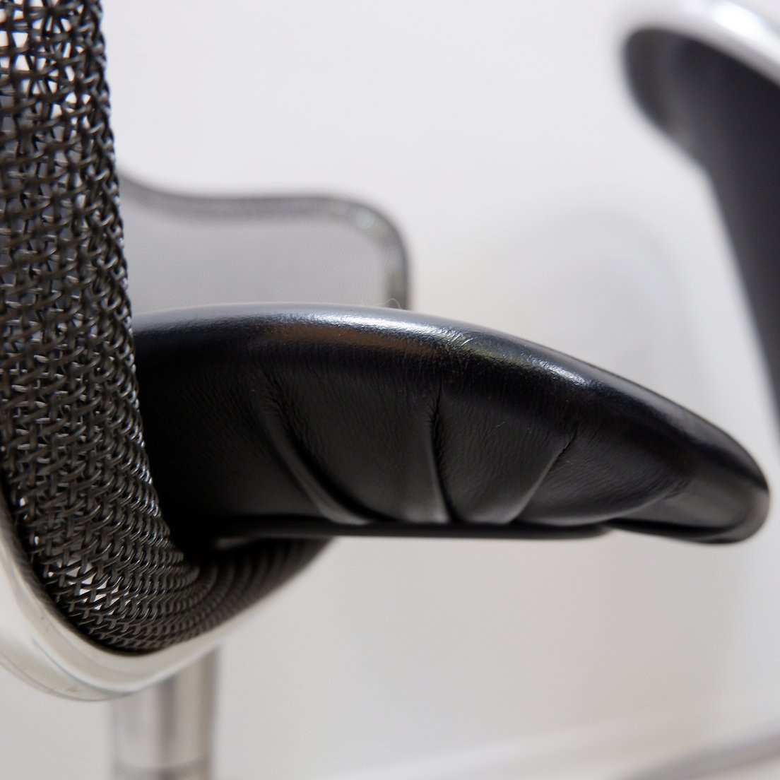 Ensemble de 4 fauteuils pivotants « Iuta » par Antonio Citterio pour B&B Italia-photo-5