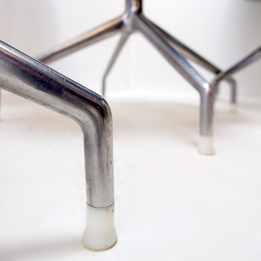 Ensemble de 4 fauteuils pivotants « Iuta » par Antonio Citterio pour B&B Italia-photo-8