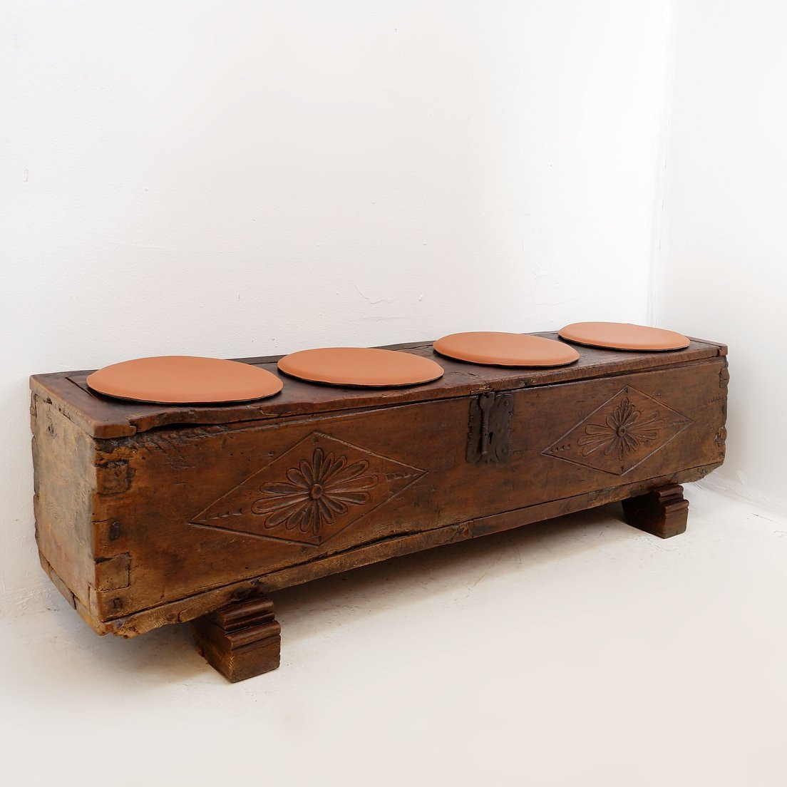 Coffre-banc en chêne sculpté - Espagne - XVIIIe siècle-photo-3