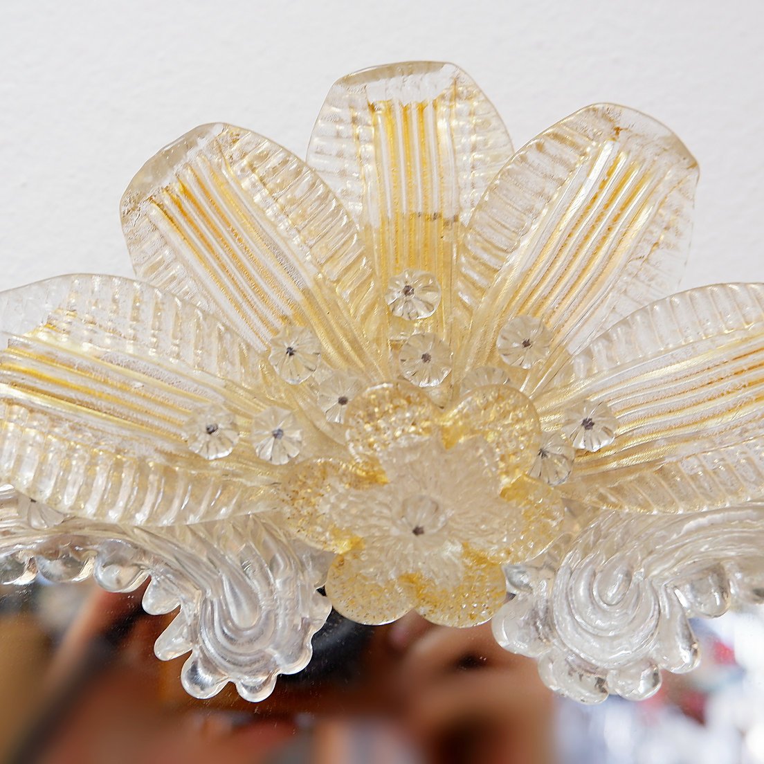 Miroir vénitien en verre de Murano orné de détails dorés et de fleurs - années 1960-photo-4