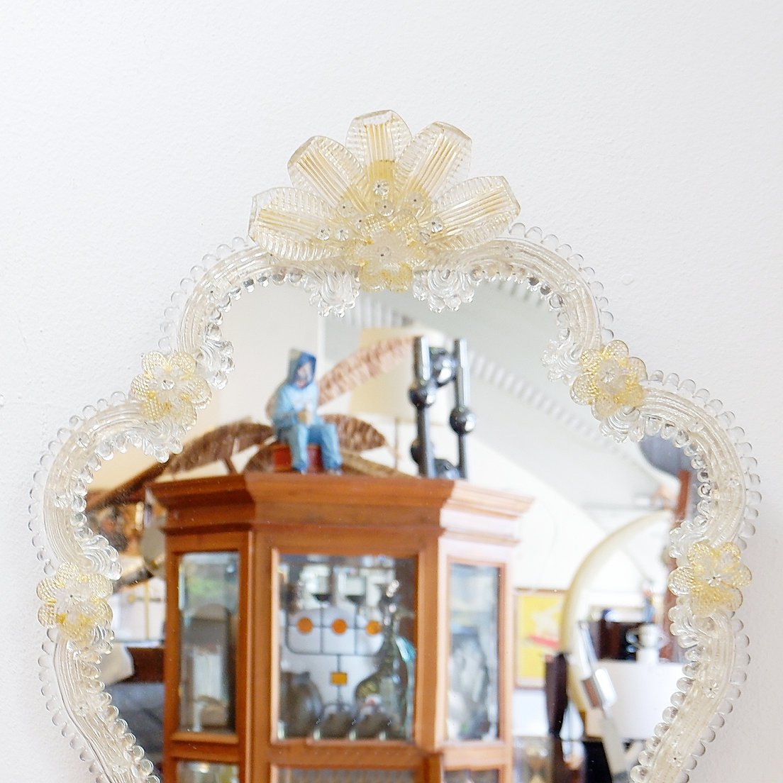 Miroir vénitien en verre de Murano orné de détails dorés et de fleurs - années 1960-photo-4
