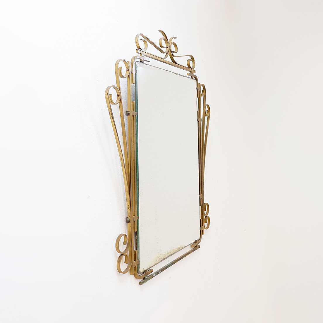 Miroir italien en laiton à volutes, style milieu du XXe siècle - années 1950-photo-4