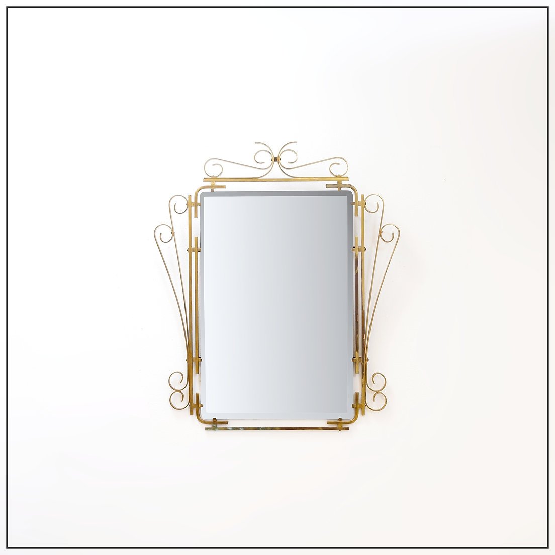 Miroir italien en laiton à volutes, style milieu du XXe siècle - années 1950