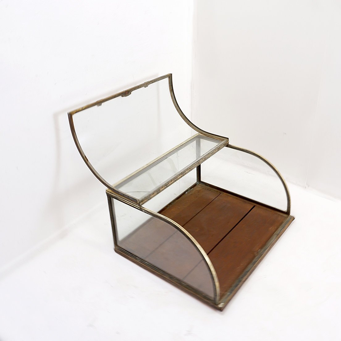 Antique Display Case With Curved Glass - Early 20th Century-photo-3