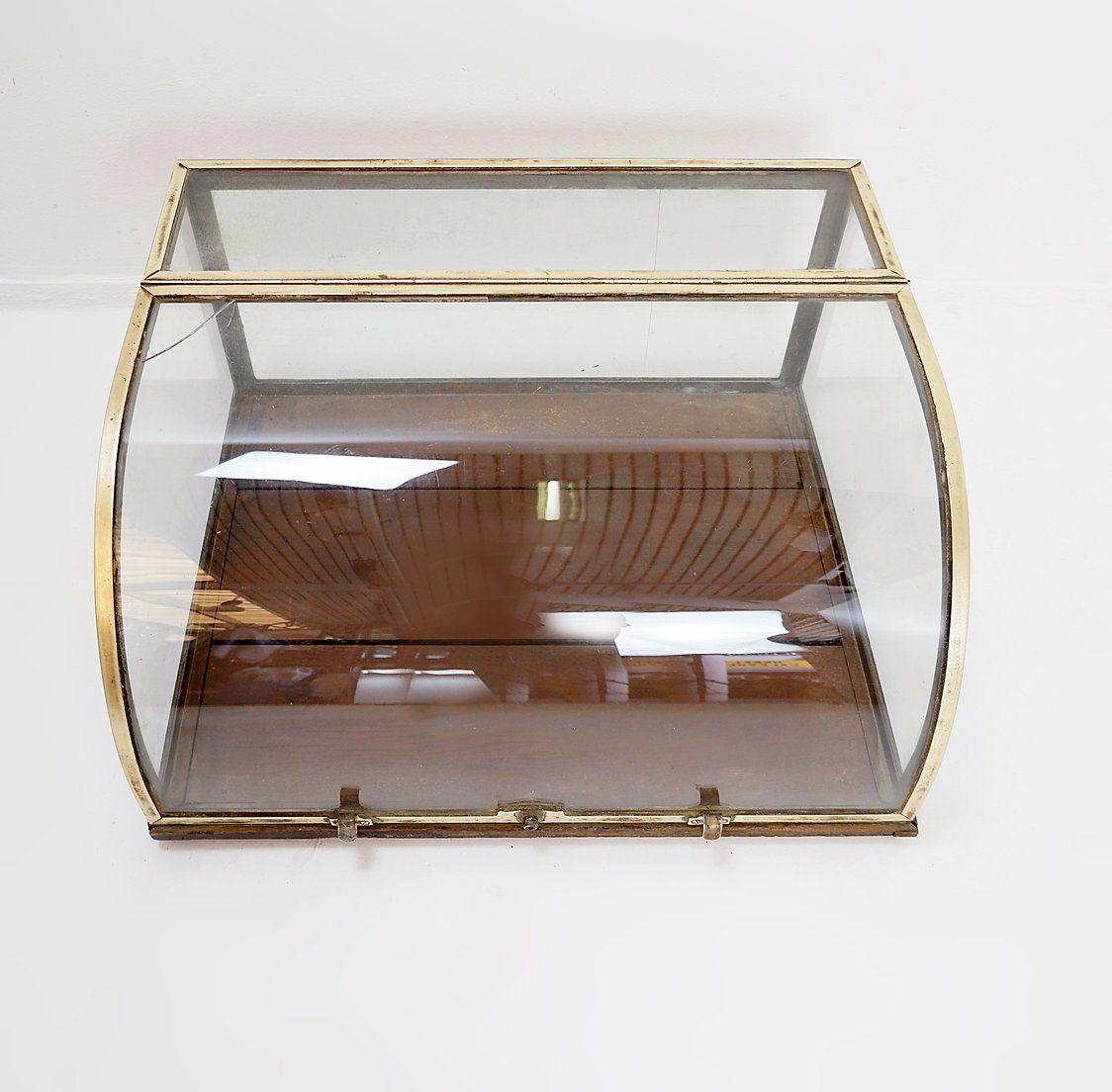 Antique Display Case With Curved Glass - Early 20th Century-photo-4