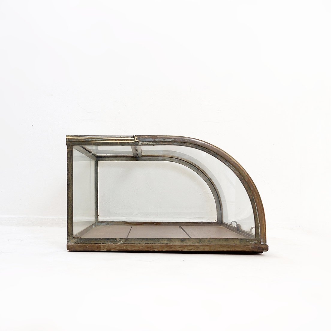 Antique Display Case With Curved Glass - Early 20th Century-photo-6