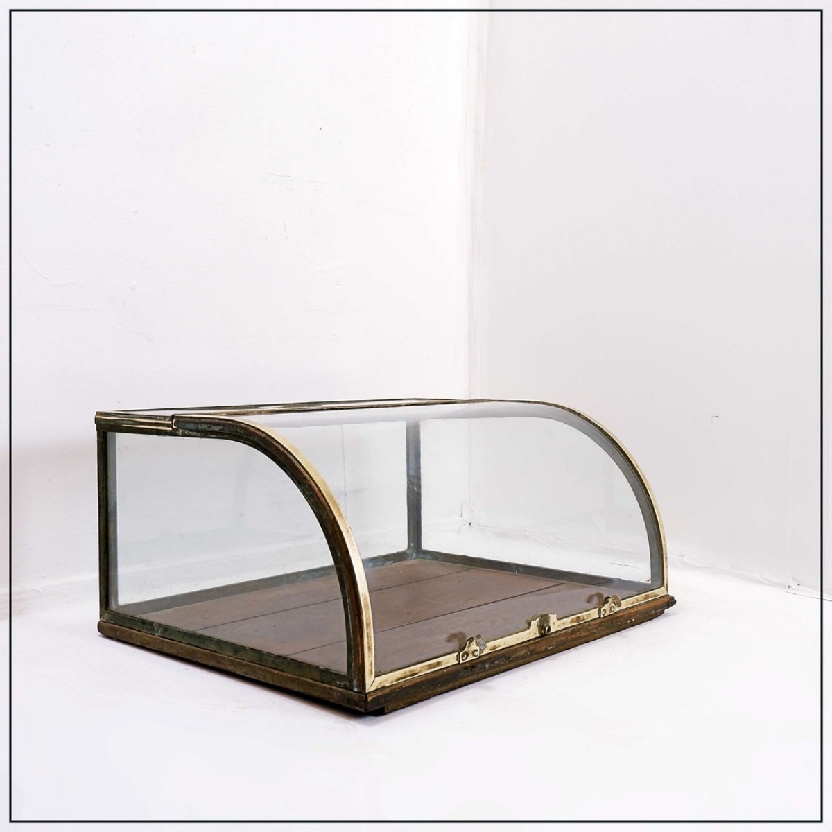 Antique Display Case With Curved Glass - Early 20th Century