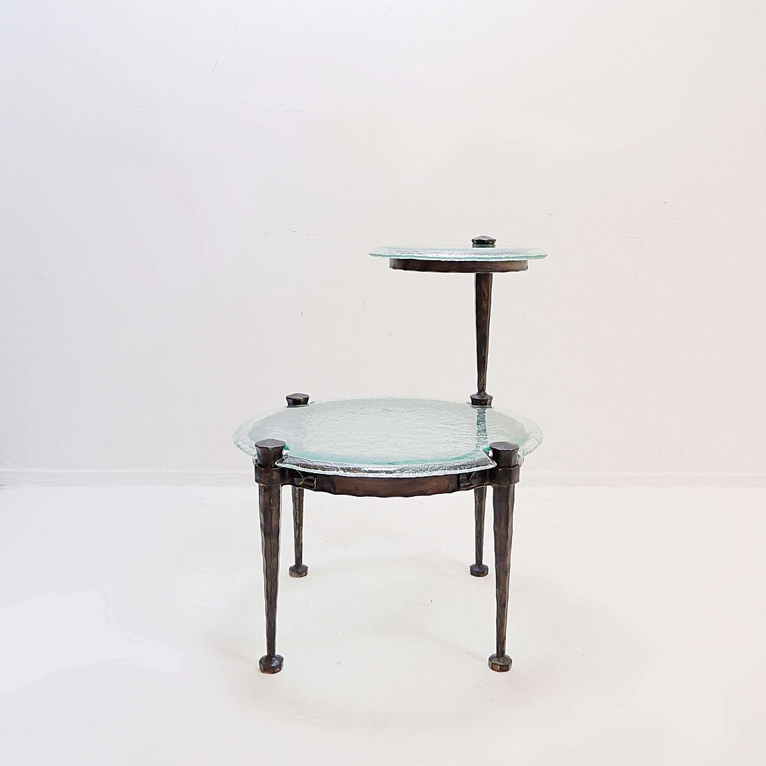 Table d'appoint ronde en fer forgé avec verre aigue-marine - Style Lothar Klute - Années 1980-photo-3