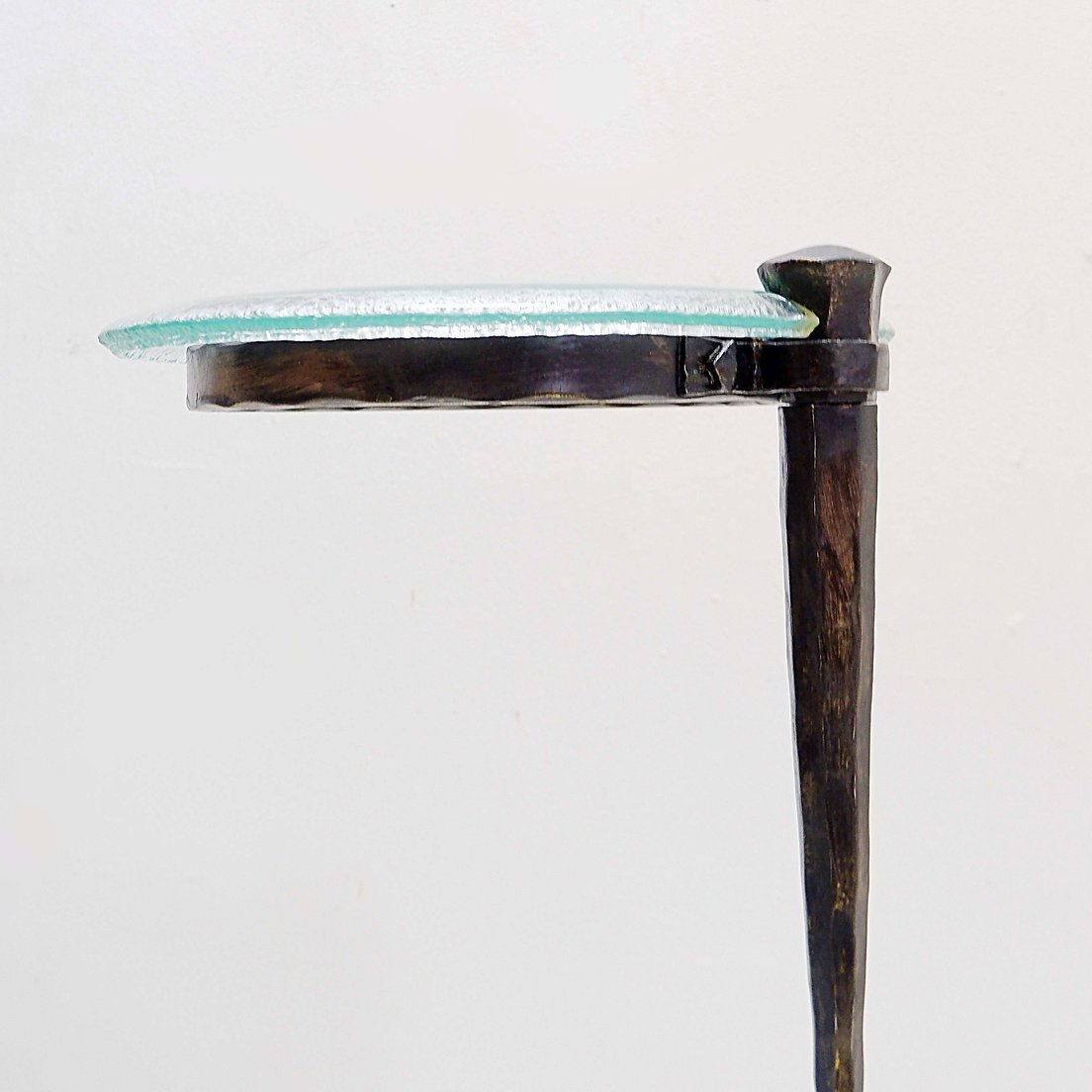 Table d'appoint ronde en fer forgé avec verre aigue-marine - Style Lothar Klute - Années 1980-photo-2
