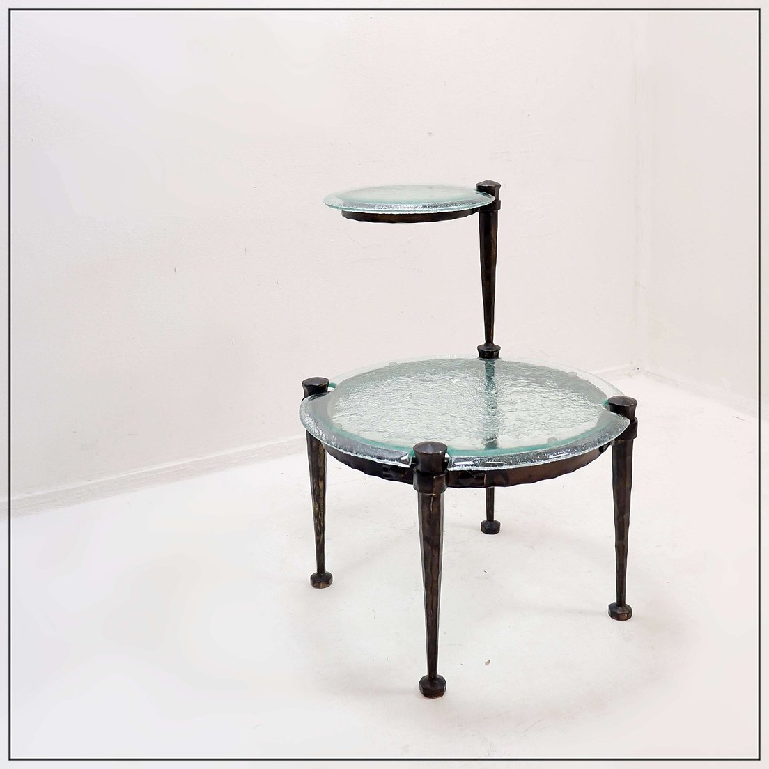 Table d'appoint ronde en fer forgé avec verre aigue-marine - Style Lothar Klute - Années 1980
