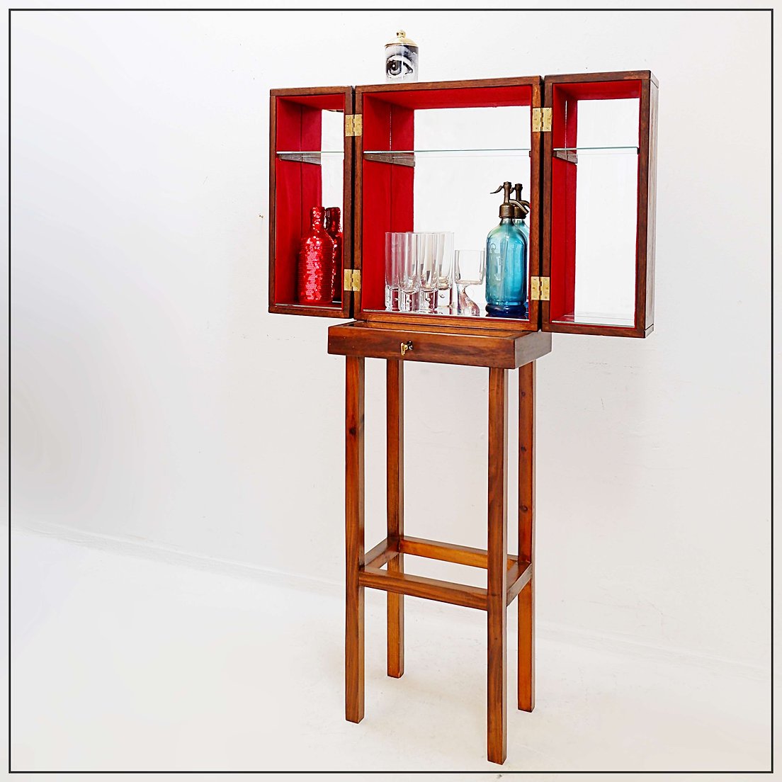Meuble bar contemporain en bois avec détails marquetés - travail artisanal-photo-3