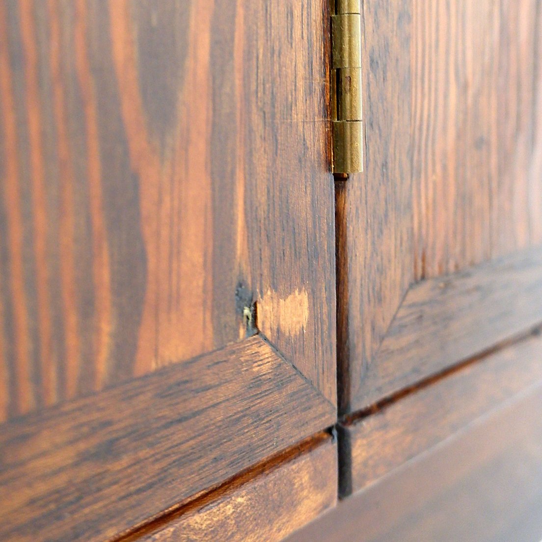 Meuble bar contemporain en bois avec détails marquetés - travail artisanal-photo-7
