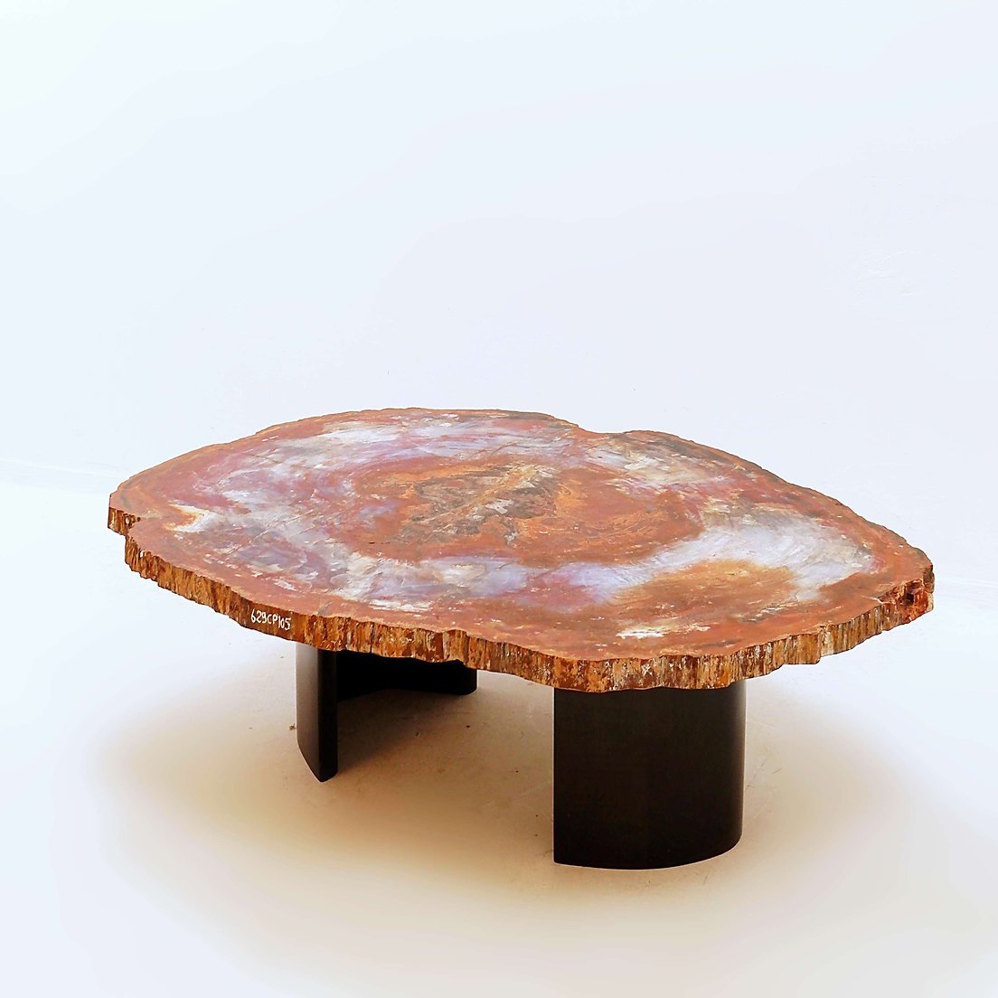 Table basse en bois pétrifié rouge d'Arizona : 114 x 88 cm-photo-3