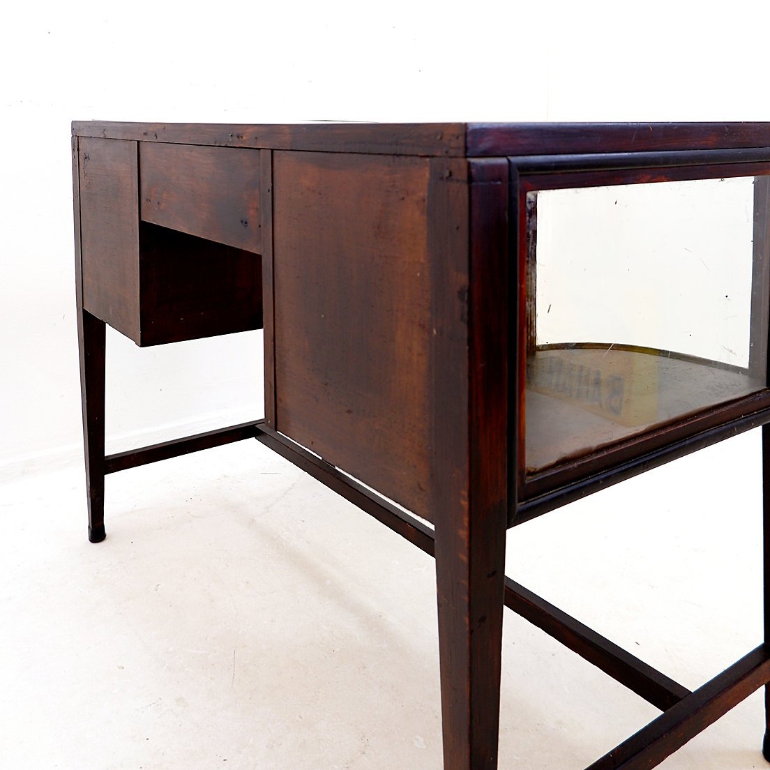Console Table With Curved Glass Doors – Art Deco Style-photo-5