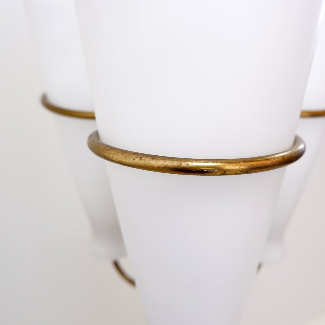 Lampadaire tripode à trois bras et verre opalin, attribué à Stilnovo – Années 1950-photo-2