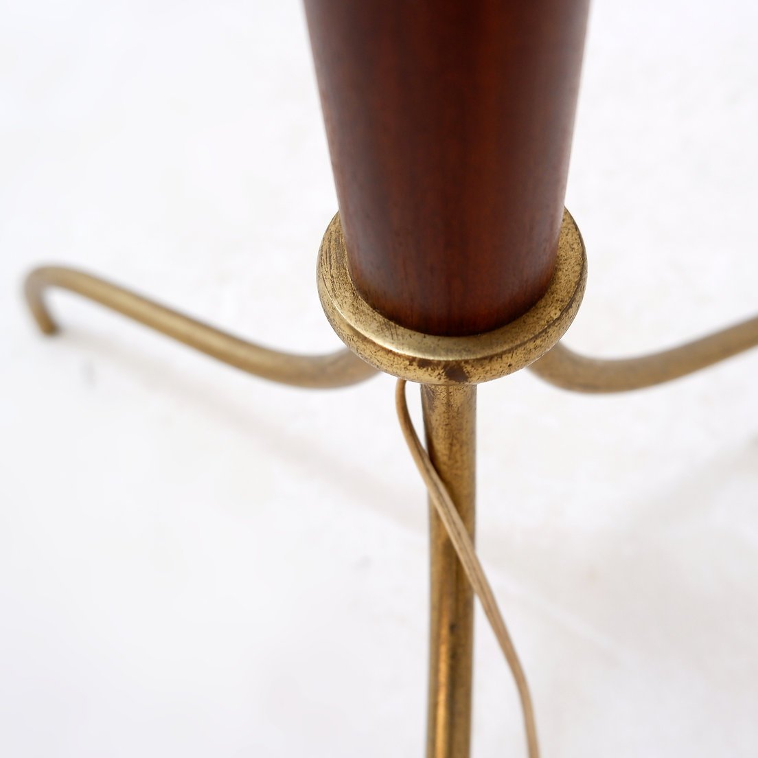 Lampadaire tripode à trois bras et verre opalin, attribué à Stilnovo – Années 1950-photo-7
