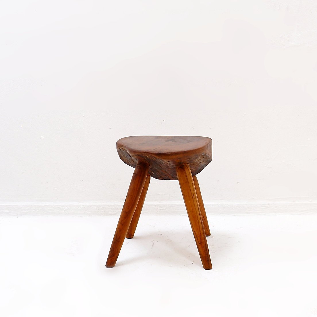 Tabouret vintage sculpté aux formes organiques – Bois massif, années 1960-photo-2