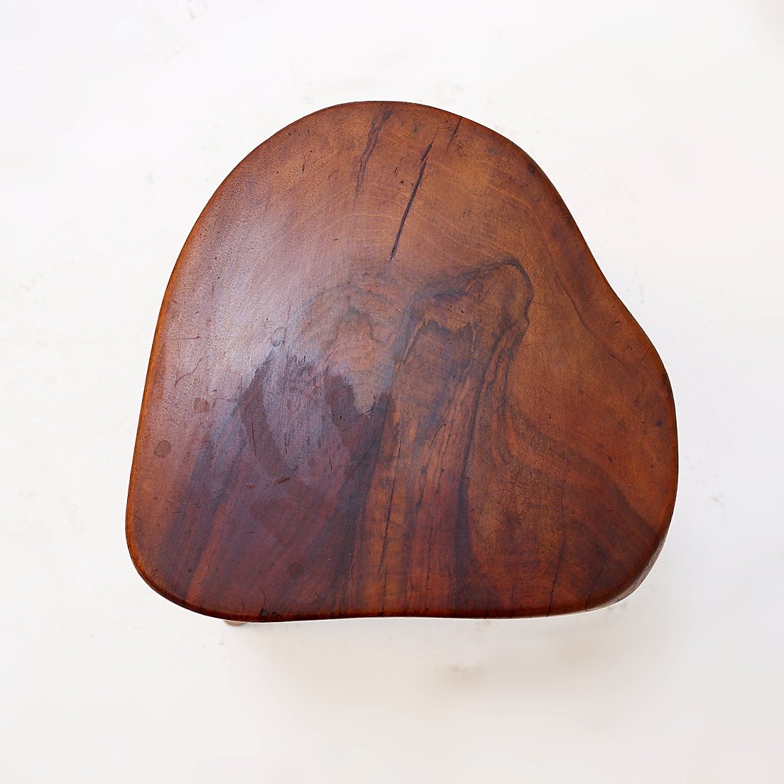 Tabouret vintage sculpté aux formes organiques – Bois massif, années 1960-photo-5