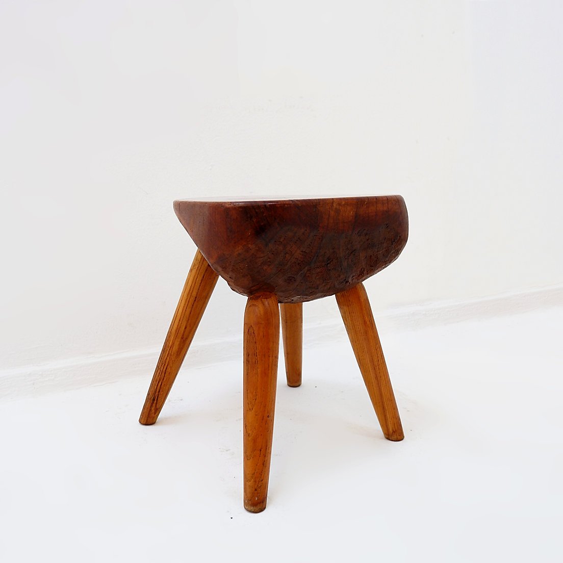 Tabouret vintage sculpté aux formes organiques – Bois massif, années 1960-photo-6