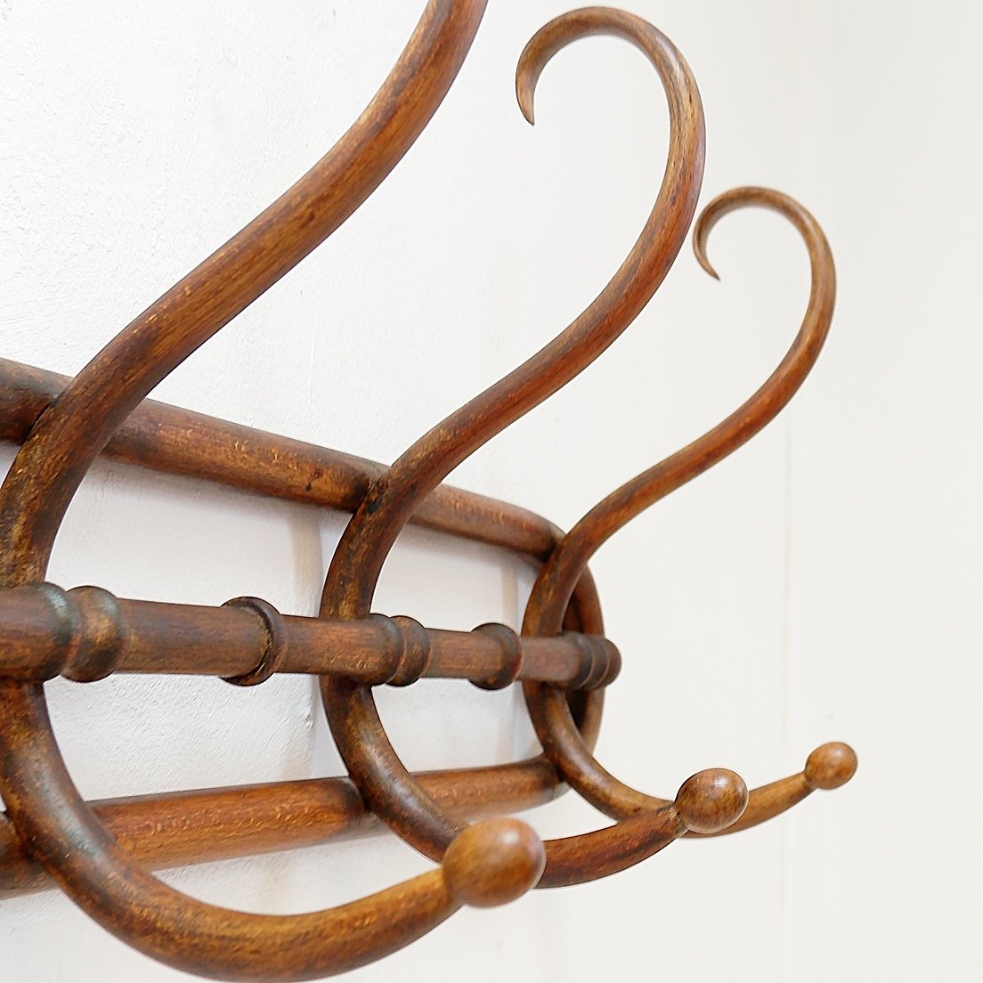 Portemanteau mural en bois courbé style Thonet – Début du XXe siècle-photo-6