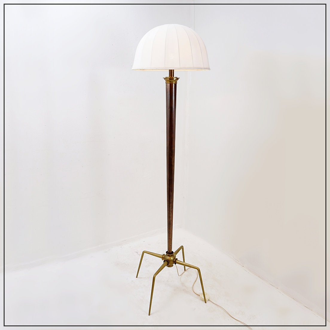 Hollywood Regency Tripod Floor Lamp In Metal With A Bronze And Brass Finish – 1950s-photo-4