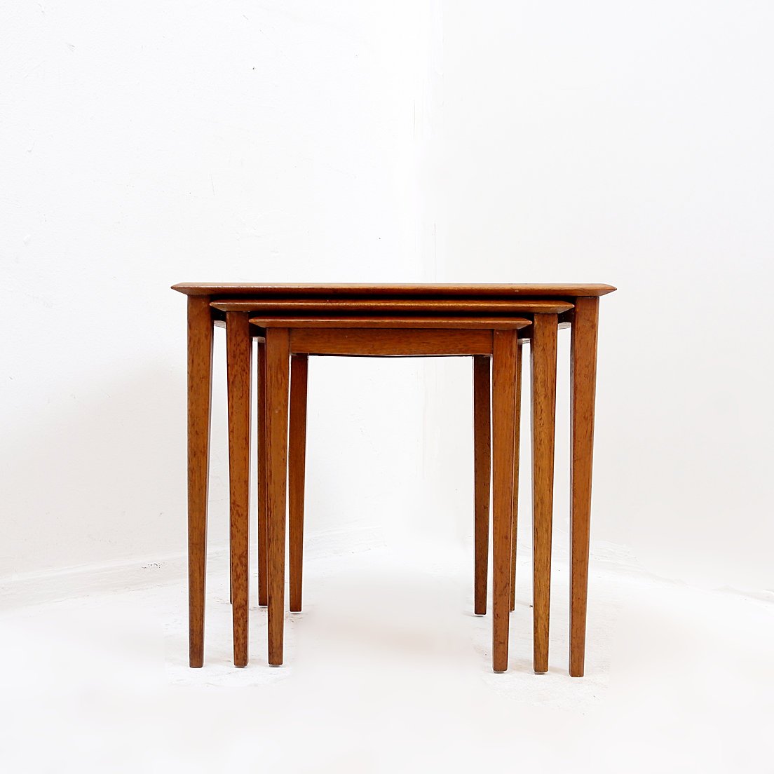 Ensemble de 3 tables gigognes en teck – Style scandinave (années 1960)-photo-4