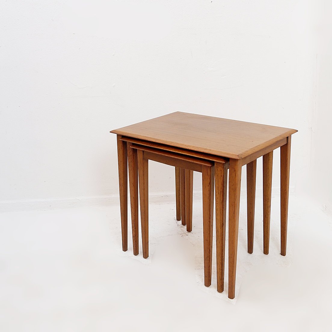 Ensemble de 3 tables gigognes en teck – Style scandinave (années 1960)-photo-6
