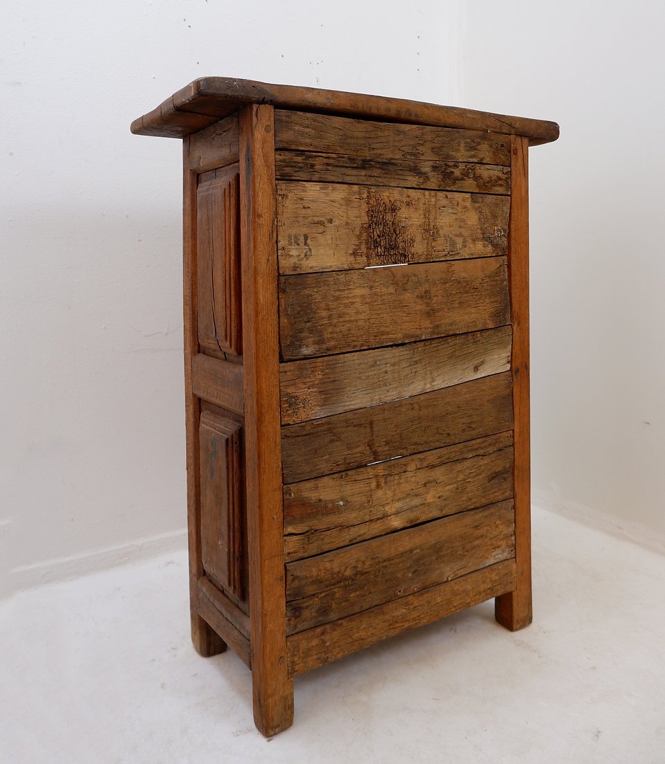 Meuble en bois avec porte à panneau sculpté et quincaillerie en fer – Espagne, début XIXe -photo-8