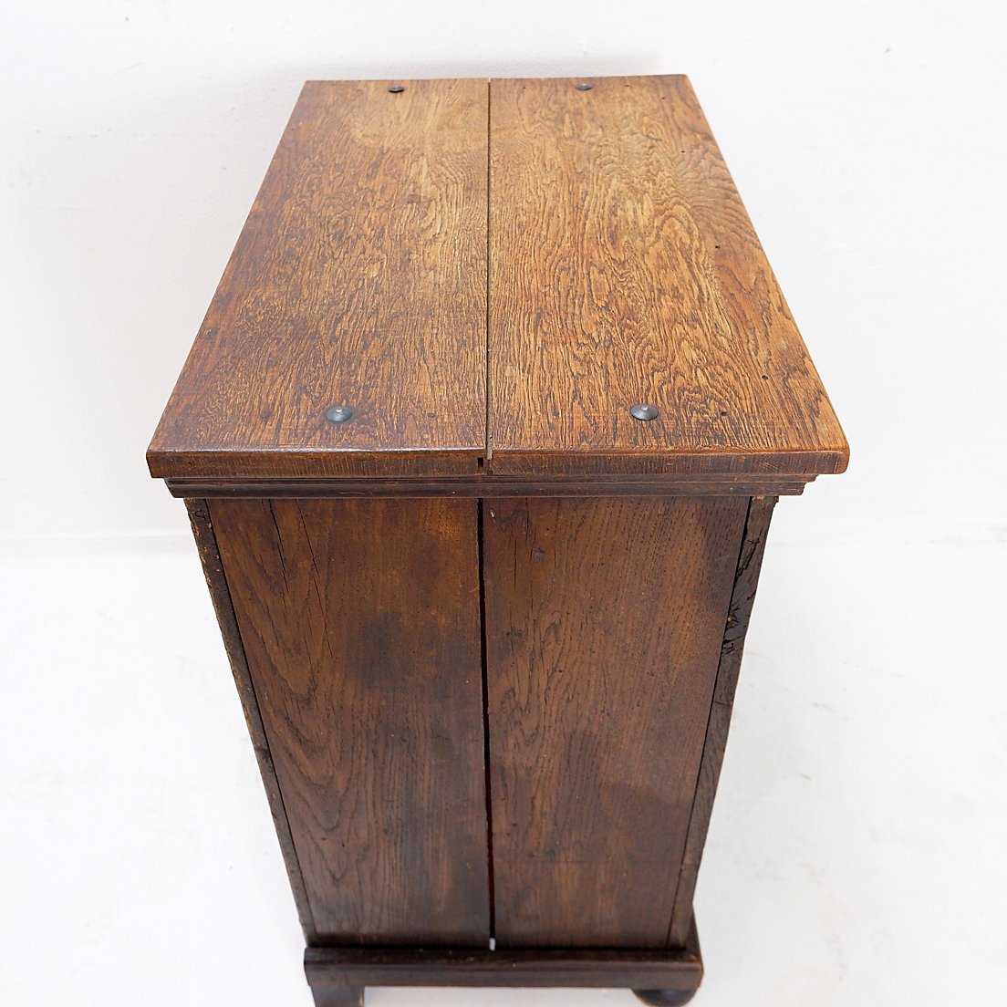Petit buffet rustique en bois massif – 2 portes et pieds boules.-photo-5