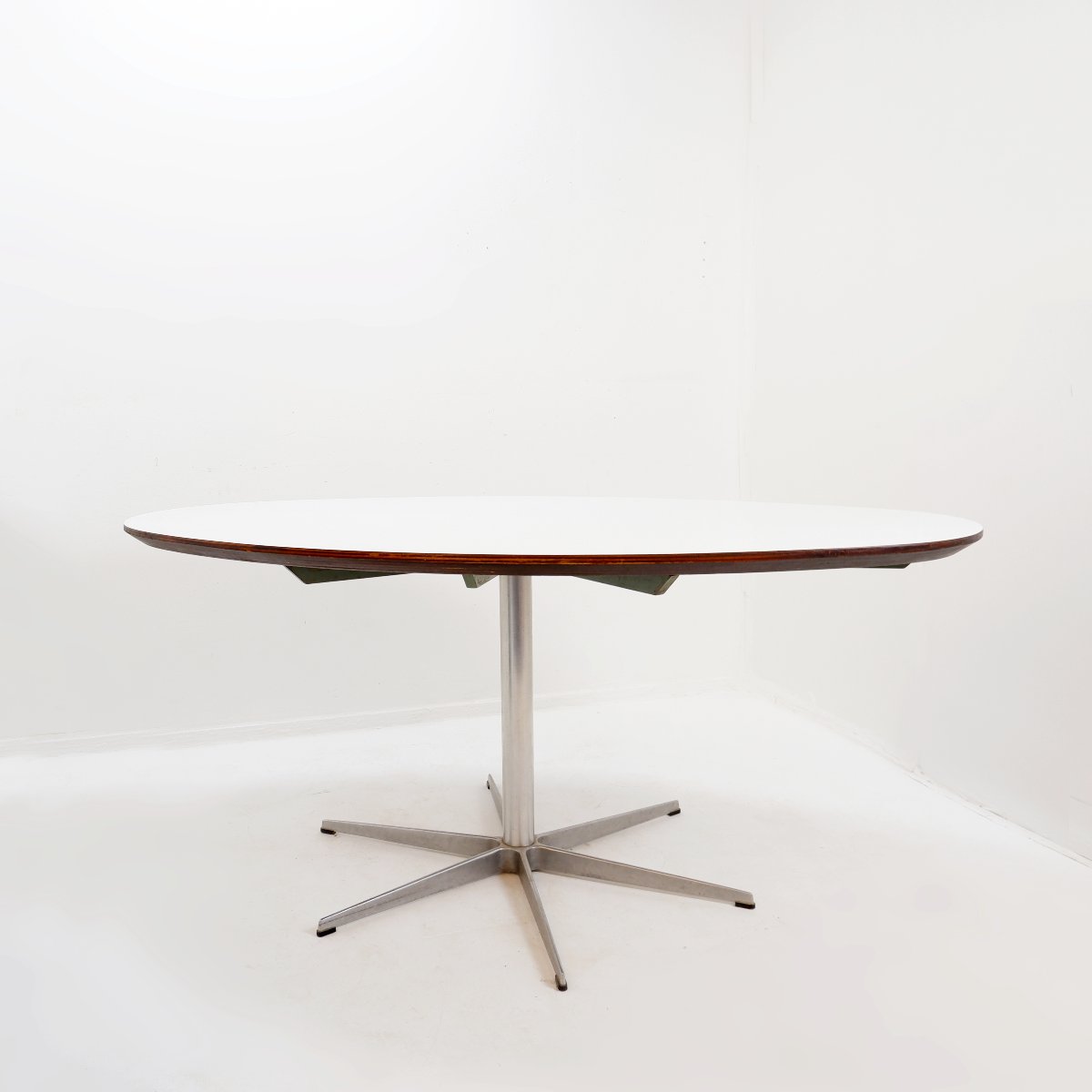 Table de salle à manger à piètement 6 étoiles conçue par Arne Jacobsen pour Fritz Hansen 1970s-photo-4