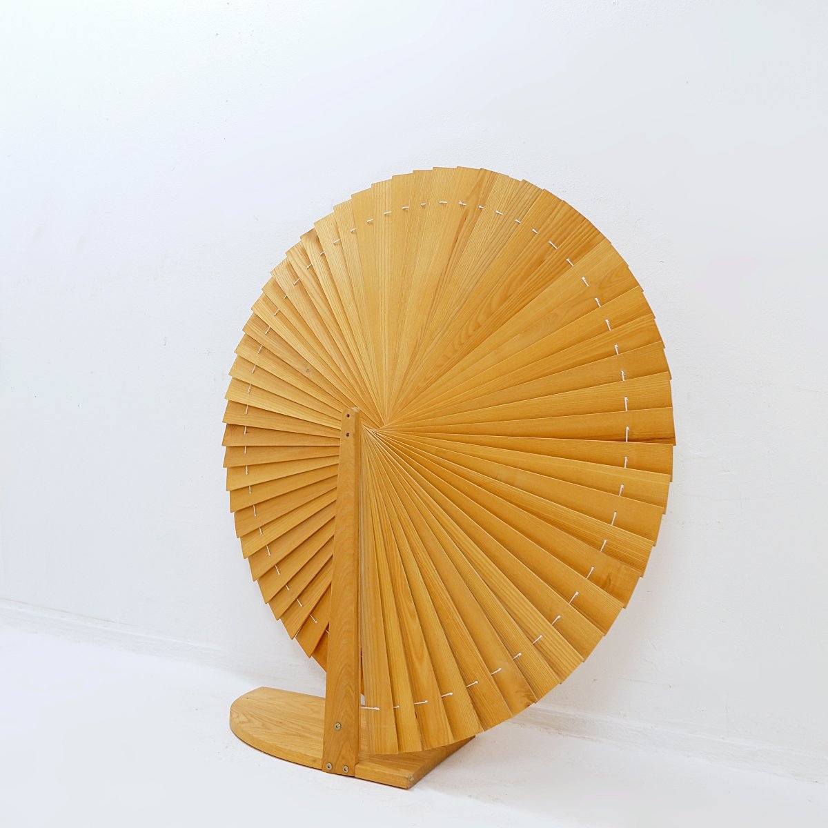 Modern-style Fan-shaped Pine Room Divider, France, 1970s - ø 113 Cm-photo-2