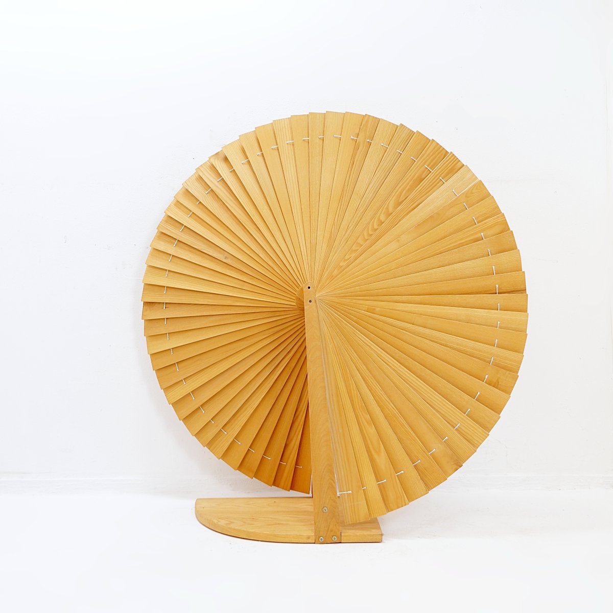 Modern-style Fan-shaped Pine Room Divider, France, 1970s - ø 113 Cm-photo-3