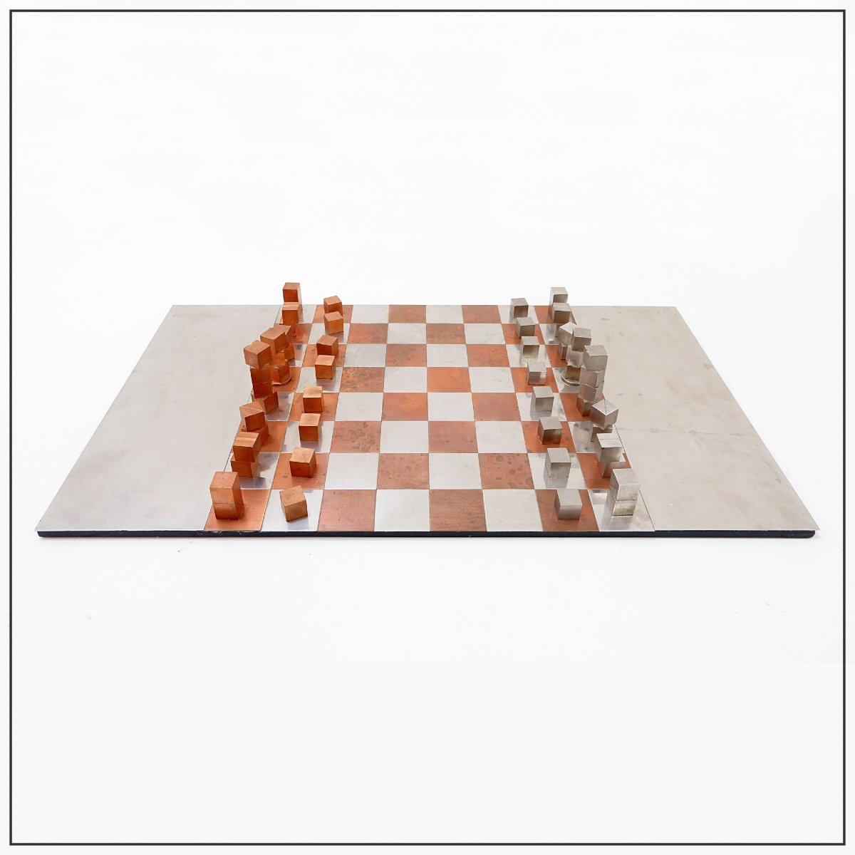 Jeu d'échecs vintage moderniste en chrome et cuivre - Circa 1980