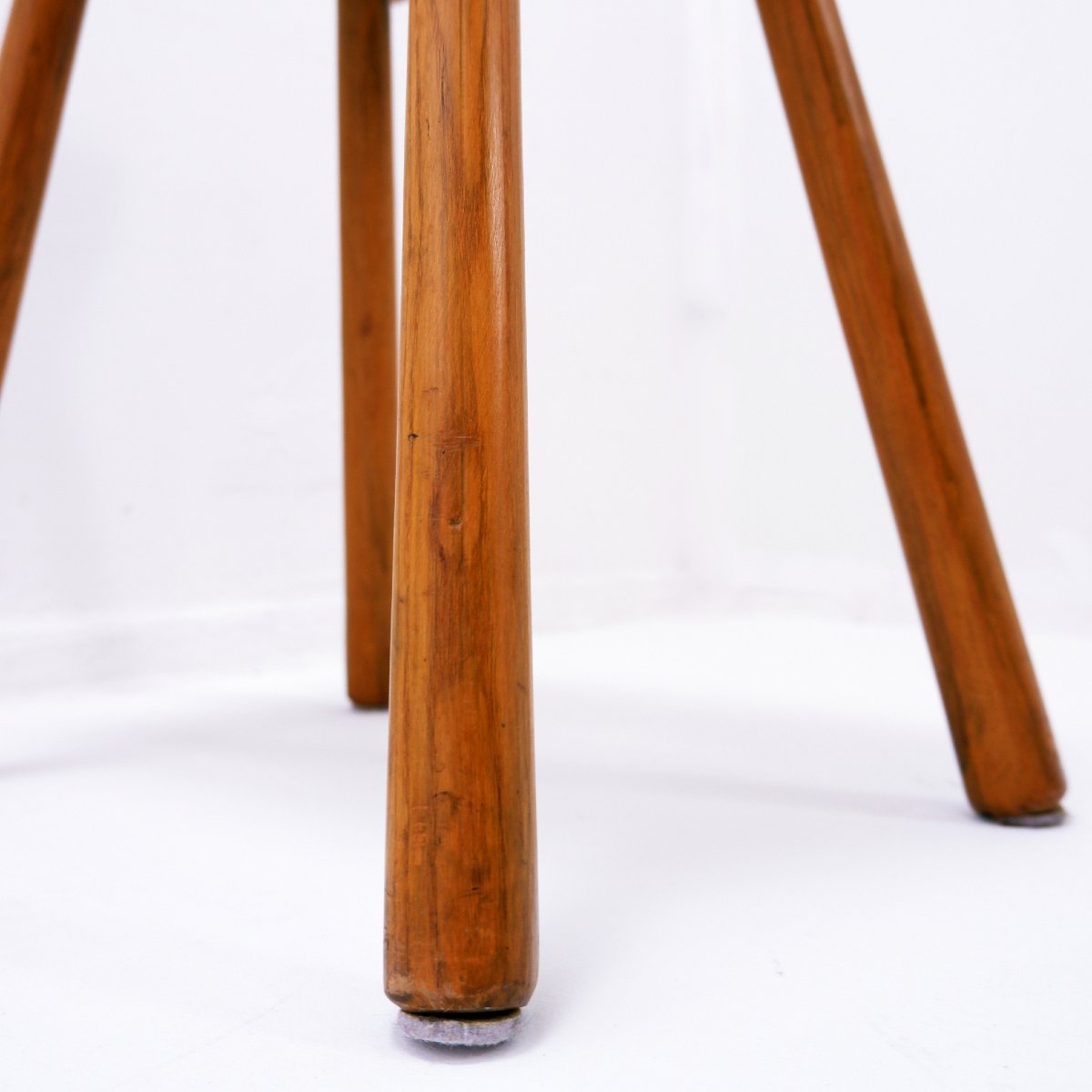 Tabouret rustique en pin massif des années 1960, à quatre pieds.-photo-6
