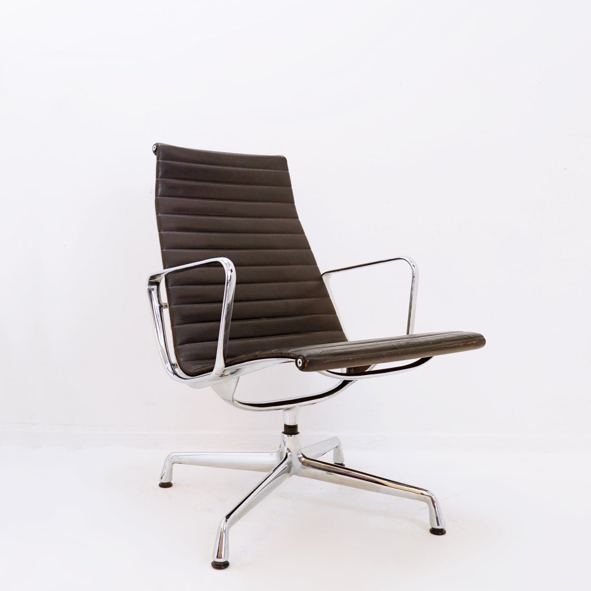 Pair Of Vitra Ea 116 Lounge Chairs Designed By Charles And Ray Eames-photo-2