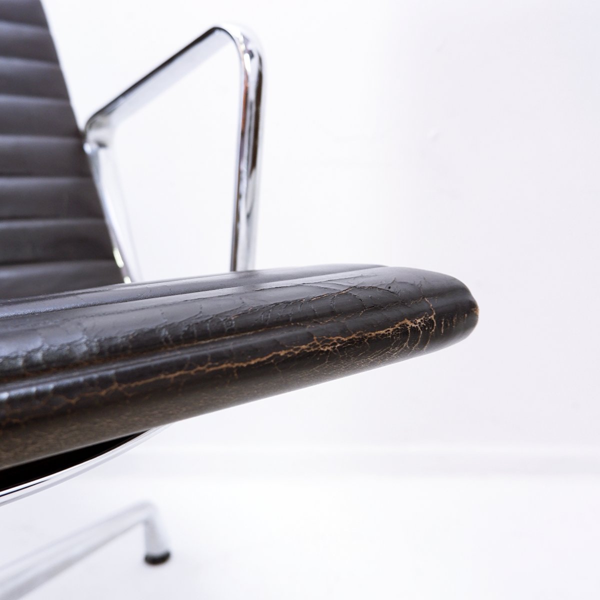 Pair Of Vitra Ea 116 Lounge Chairs Designed By Charles And Ray Eames-photo-7