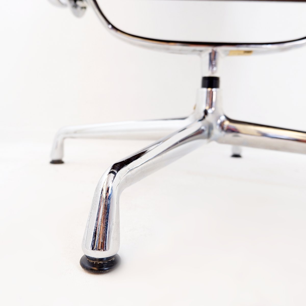 Pair Of Vitra Ea 116 Lounge Chairs Designed By Charles And Ray Eames-photo-8