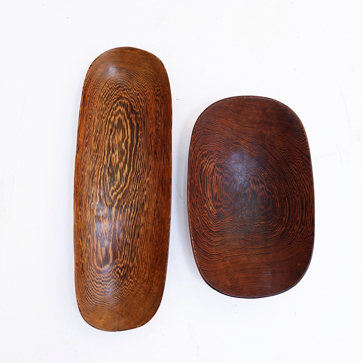  Ensemble de deux plateaux ou plats en bois sculptés à la main, style ethnique - XXe siècle-photo-3