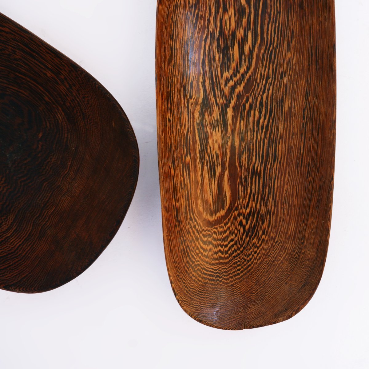  Ensemble de deux plateaux ou plats en bois sculptés à la main, style ethnique - XXe siècle-photo-4