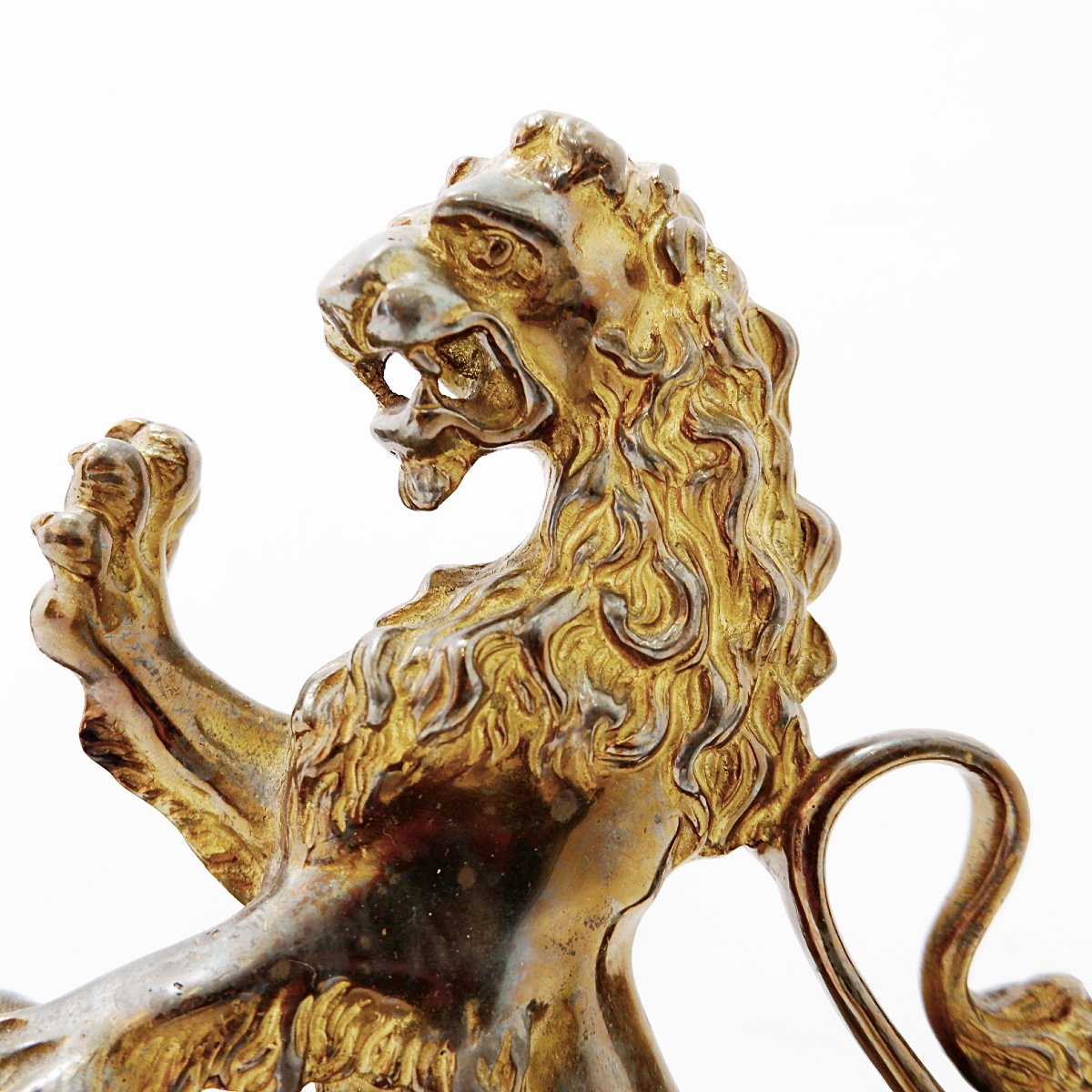 Paire de chenets anciens en bronze doré représentant des lions rampants, style XIXe siècle-photo-4