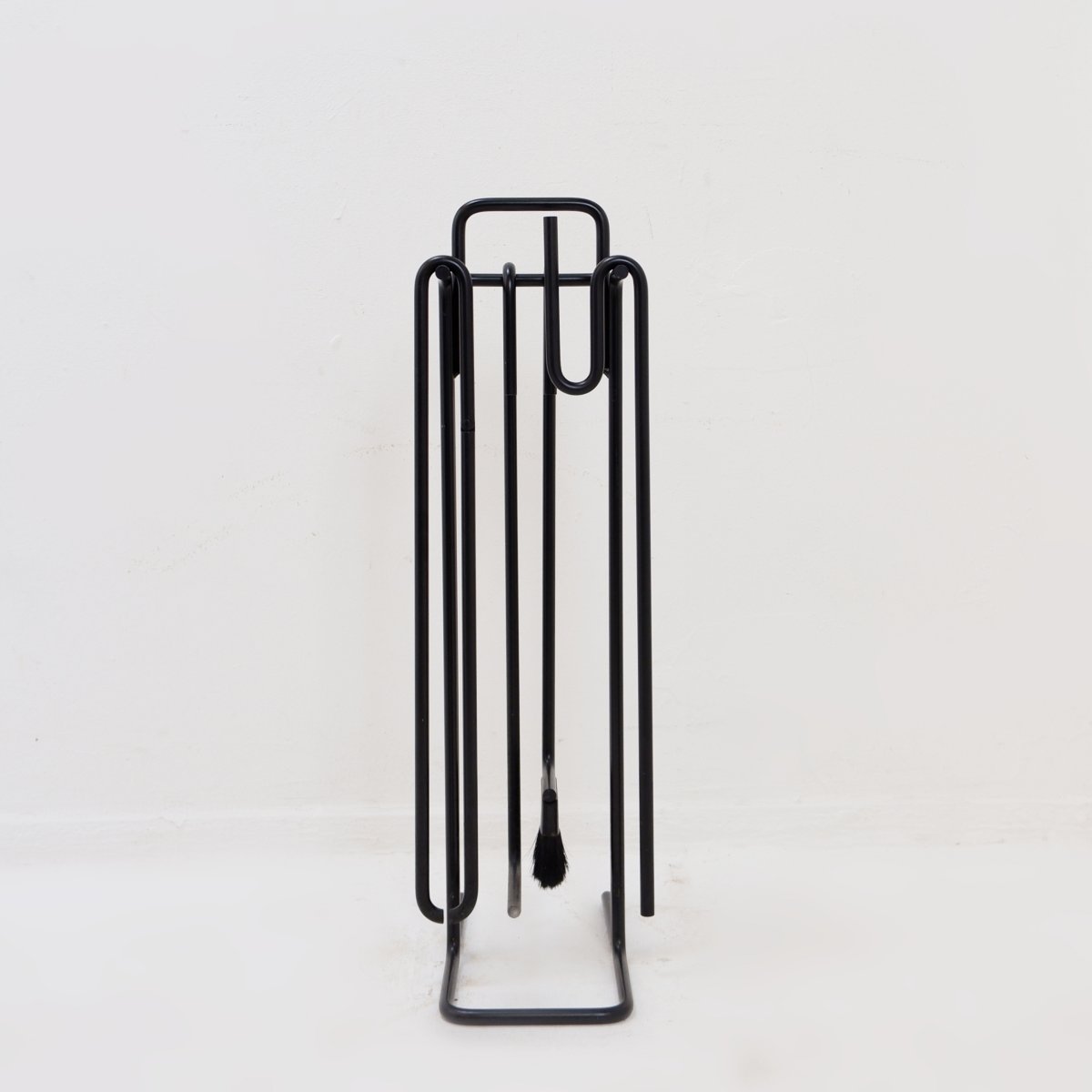 Set de feux ouvert minimalistes en métal noir « Mace-Line » par Ann Maes - années 1970-photo-3