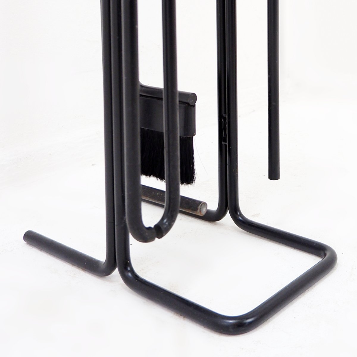 Set de feux ouvert minimalistes en métal noir « Mace-Line » par Ann Maes - années 1970-photo-4