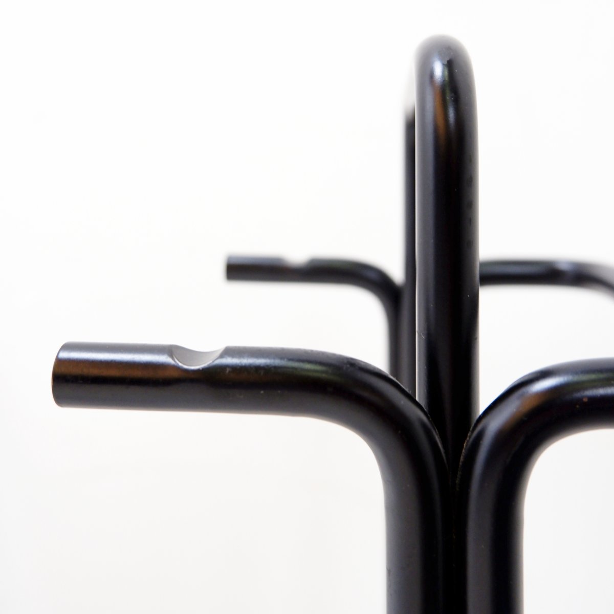 Set de feux ouvert minimalistes en métal noir « Mace-Line » par Ann Maes - années 1970-photo-1