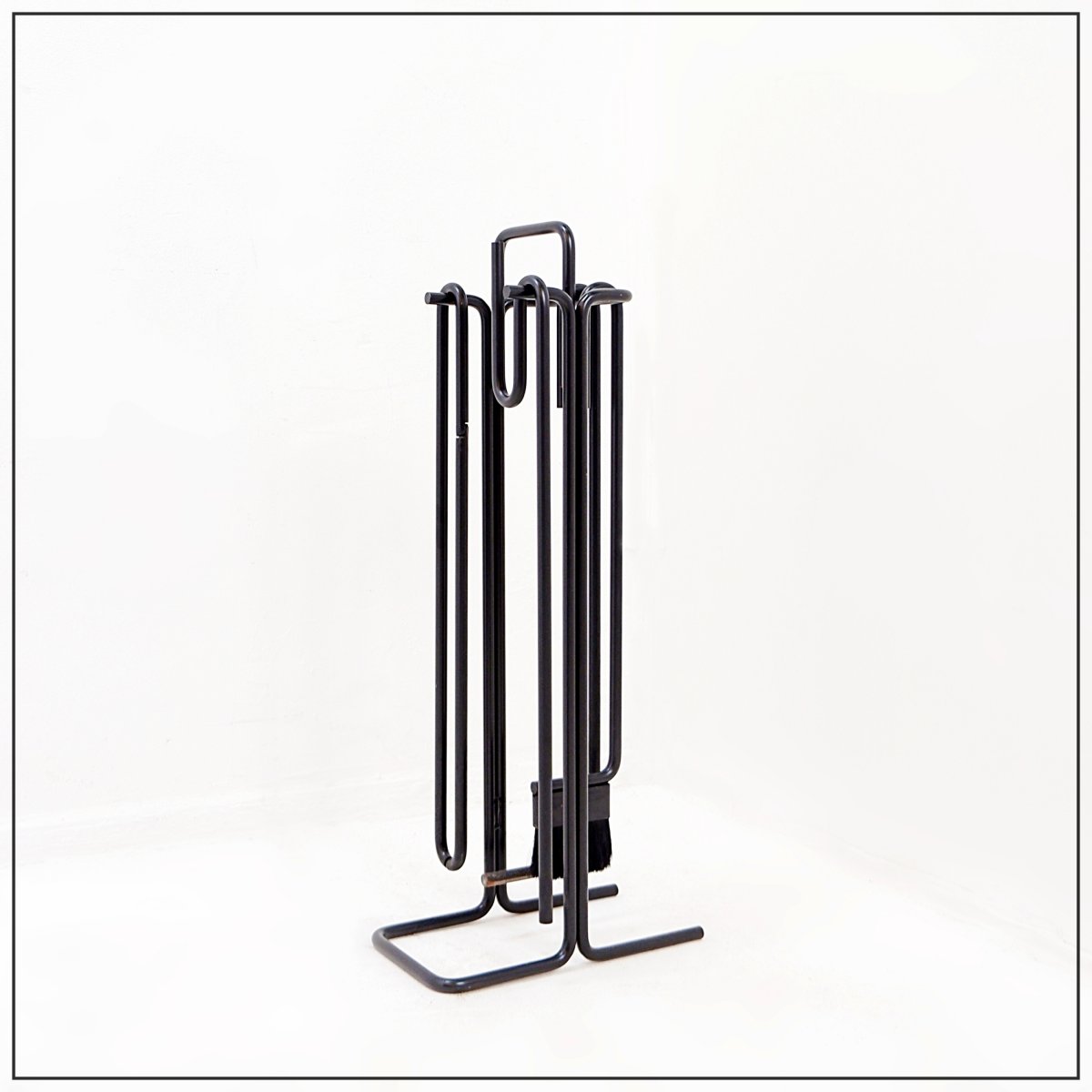 Set de feux ouvert minimalistes en métal noir « Mace-Line » par Ann Maes - années 1970
